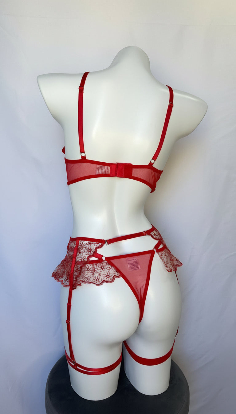 Lencería de encaje floral con delicados bordes elegantes 2025070