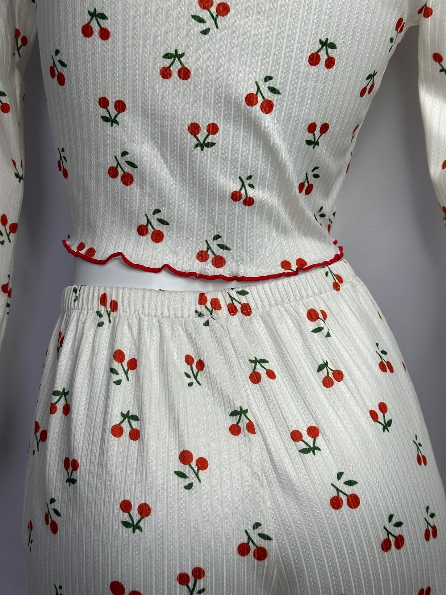 Pijama suave con estampado dulce y detalles delicados