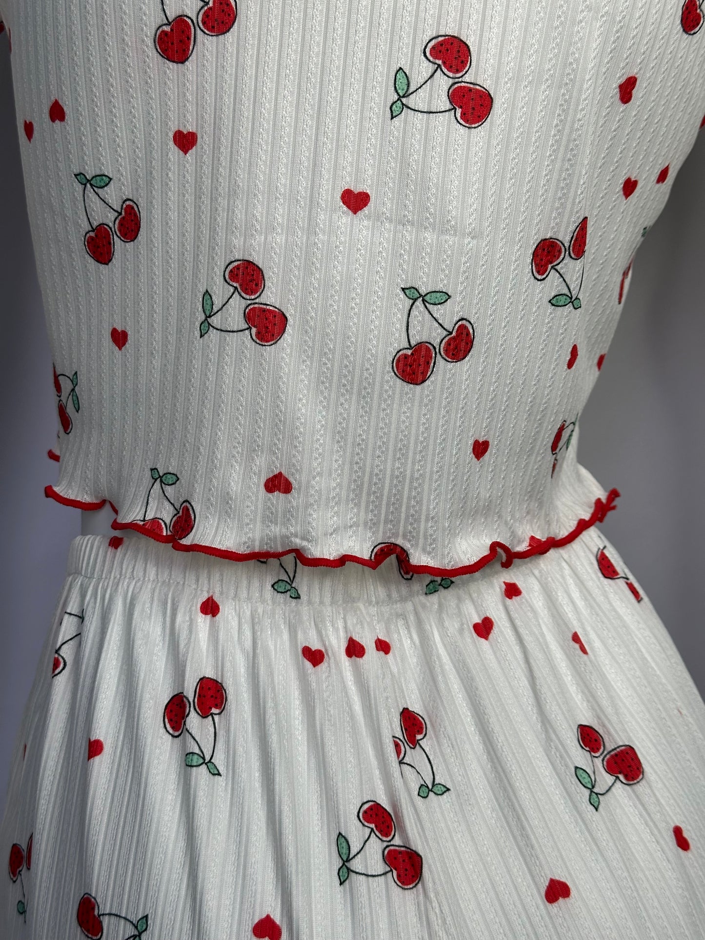 Pijama suave con estampado dulce y detalles delicados