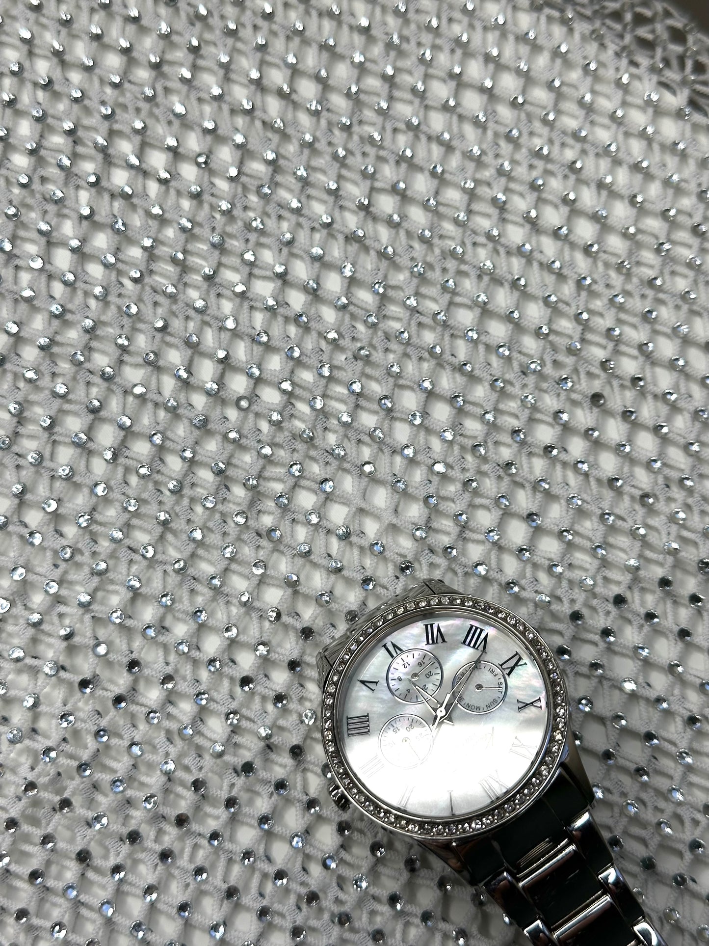 Top brillante de tirantes con malla de pedrería