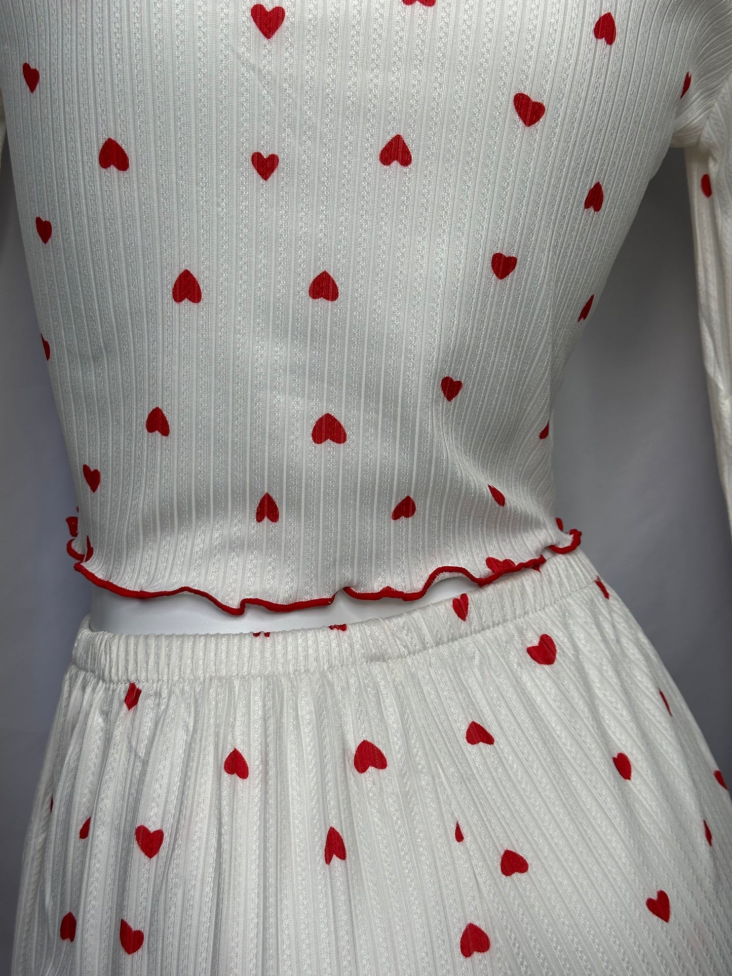 Pijama suave con estampado dulce y detalles delicados