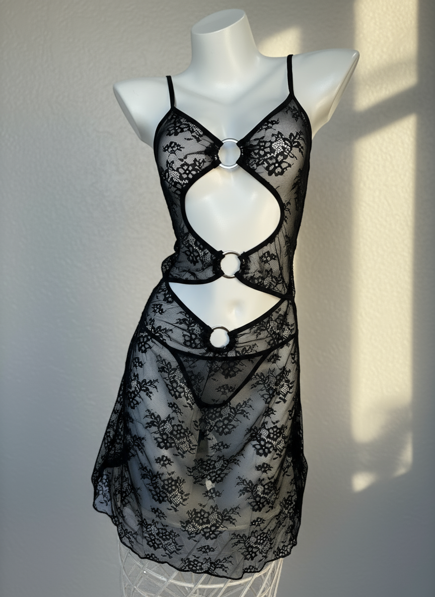 Lencería de encaje transparente con diseño floral elegante